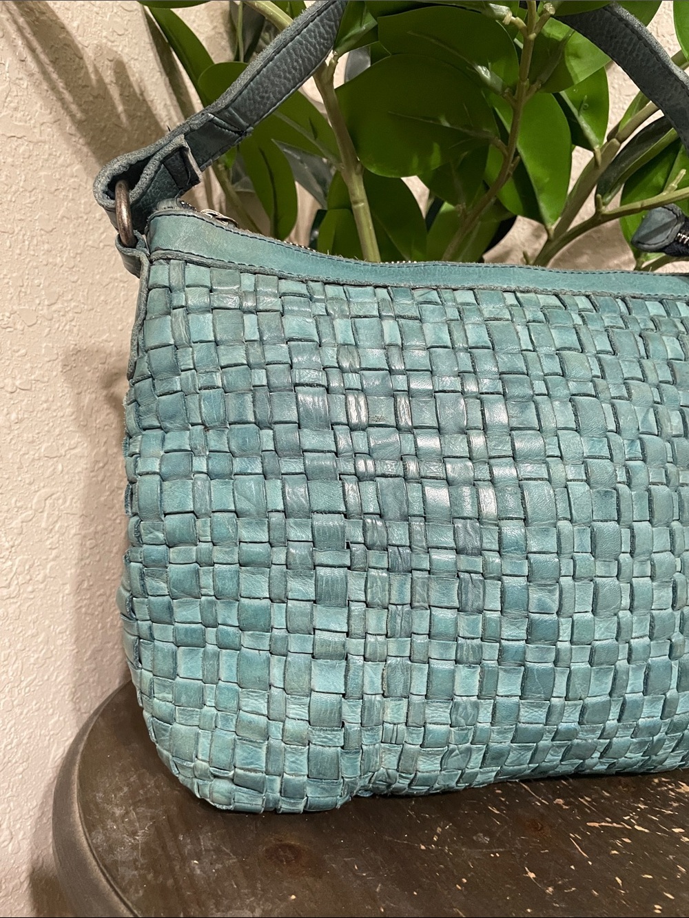 Vilenca Holland woven leather shoulder bag - Picture 3 of 11